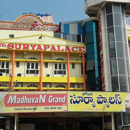 Hotel Surya Palace Kottagudem Esterno foto