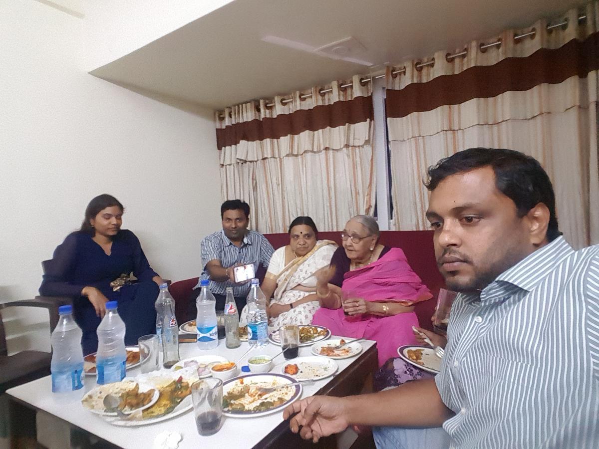 Hotel Surya Palace Kottagudem Esterno foto