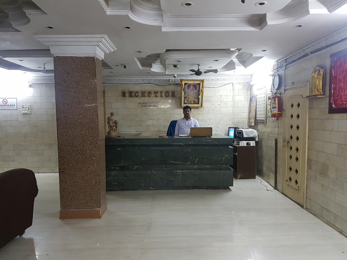 Hotel Surya Palace Kottagudem Esterno foto