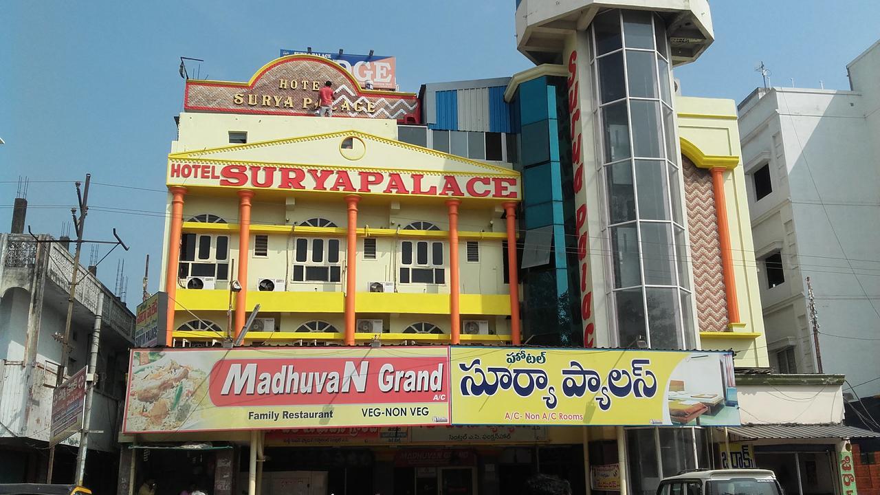 Hotel Surya Palace Kottagudem Esterno foto